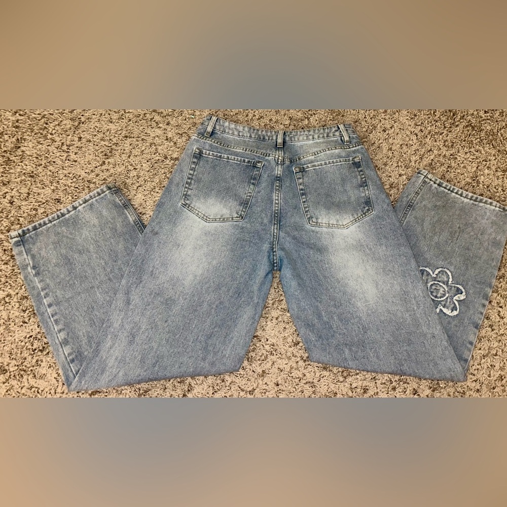 Women’s Cali1850 Light Blue Floral Embroidered Women's Jeans Size 11 - Picture 9 of 10